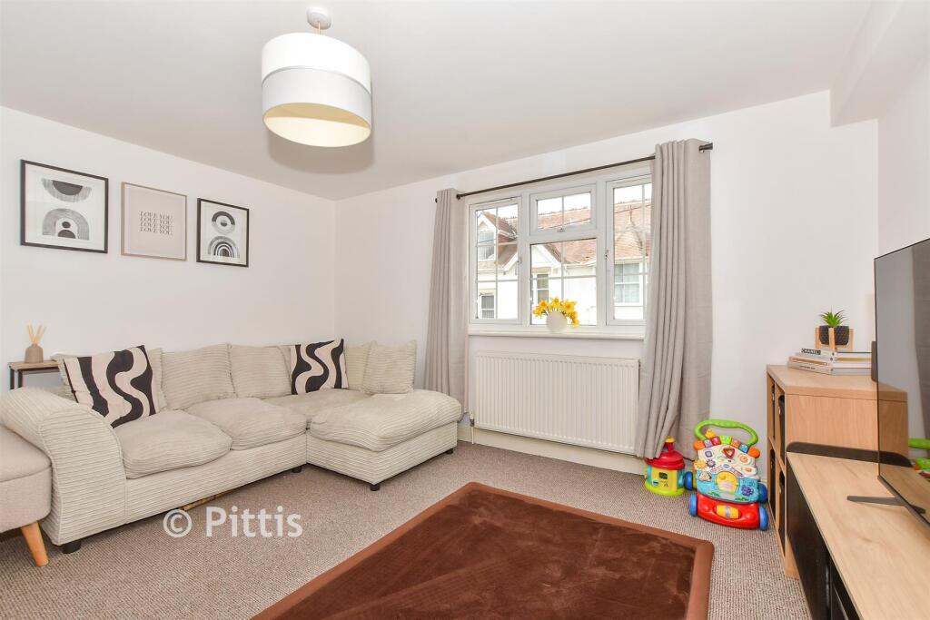 Main image of property: Broadway, Totland Bay, Isle of Wight