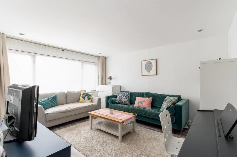 2 Violet Bank, Peebles, EH45 8HA photo 3