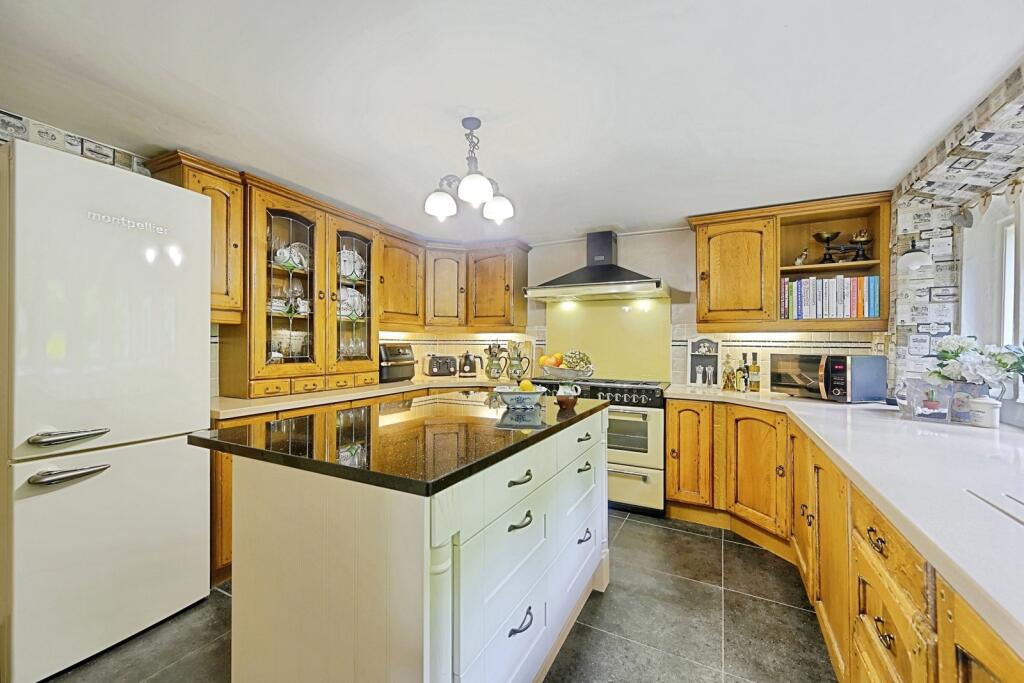 Netherwood Road, Burnley, Lancashire, BB10 - View 4