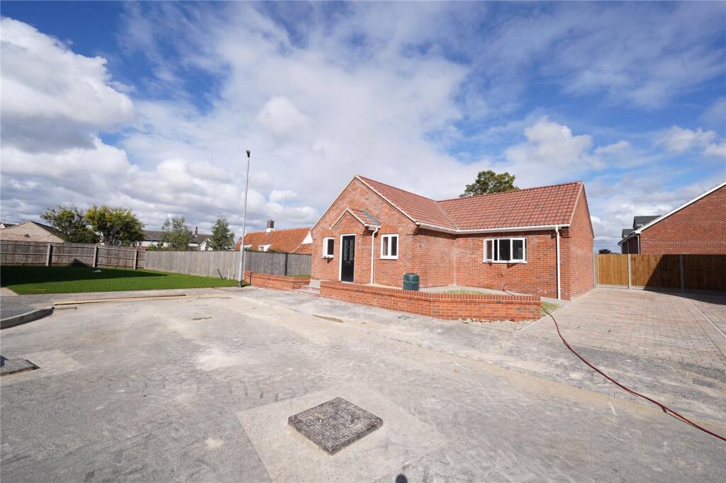 White Horse Drive, West Row, Bury St. Edmunds, Suffolk, IP28 photo 2