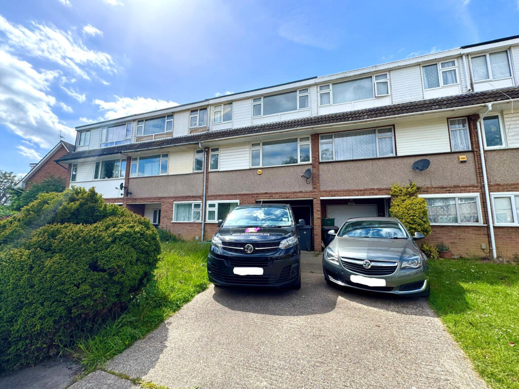 Main image of property: St Fabians Drive, Chelmsford, Essex, CM1 2RP