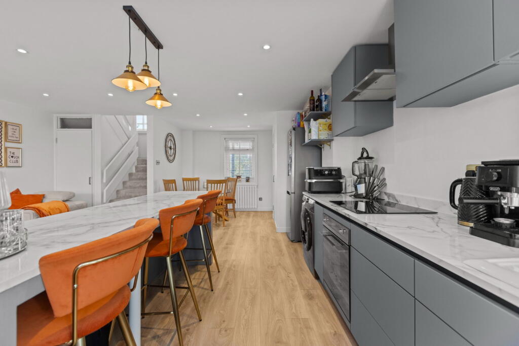 Apartment in Kingston upon Thames - View 5