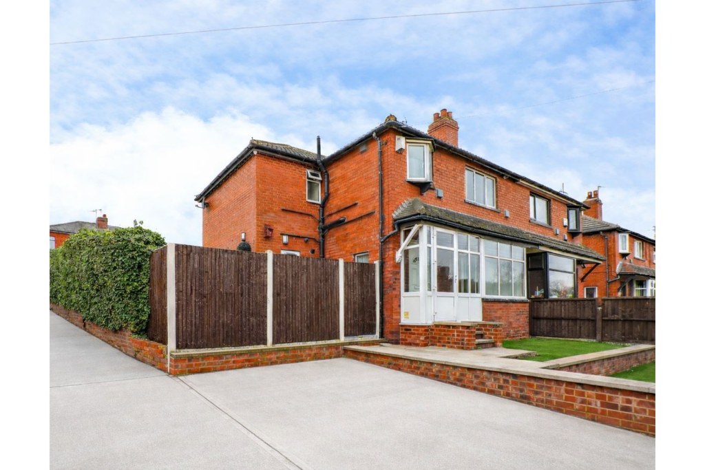 Main image of property: Ring Road, Leeds, LS12