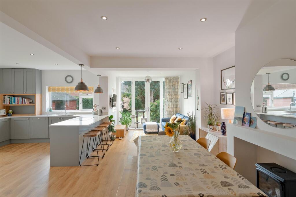 House in Leeds, Alwoodley - View 3