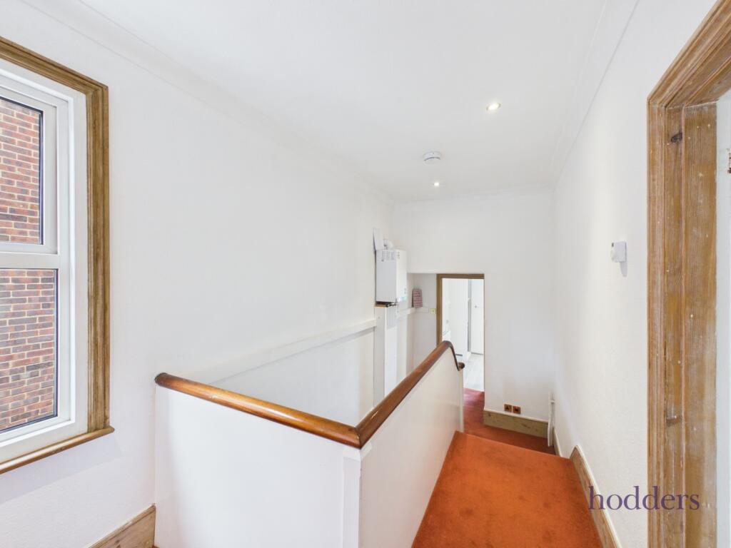 Apartment in Runnymede, Chertsey - View 4