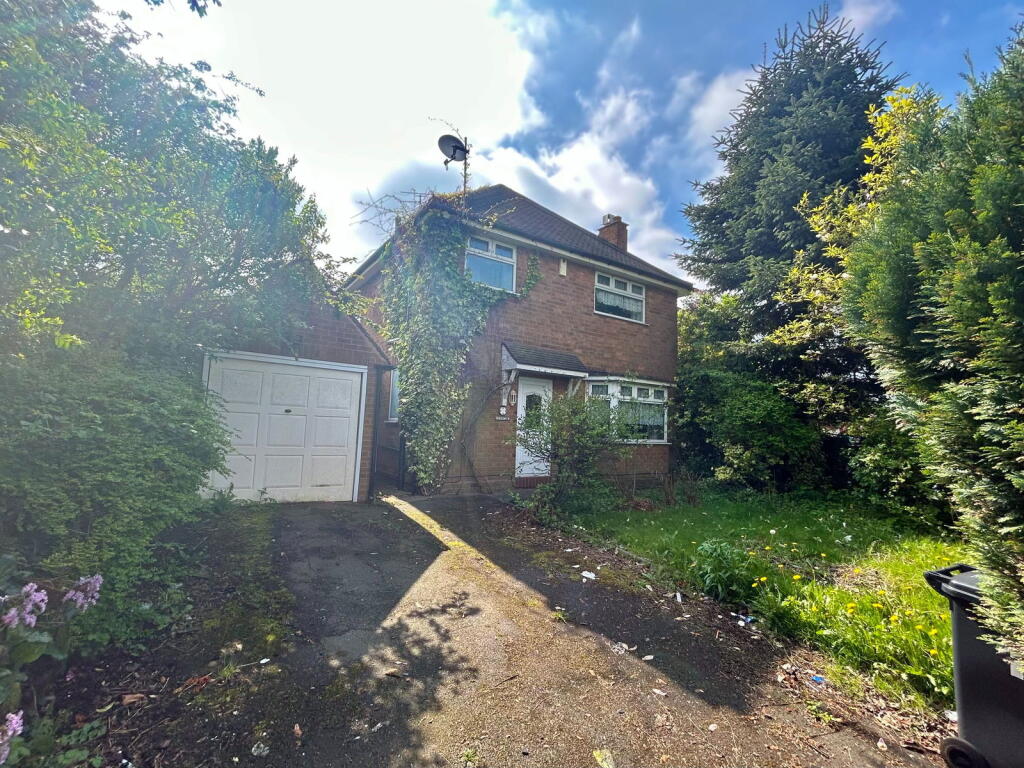 3-bed detached on Fullwoods End, Coseley, £239,950