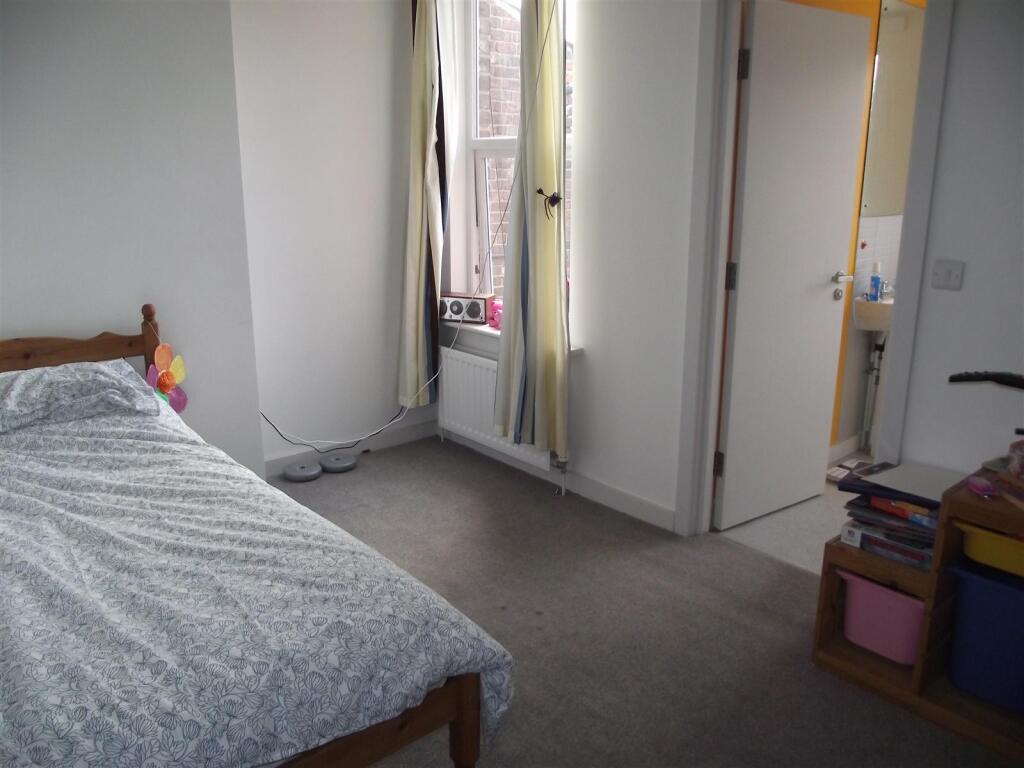 House in Manchester, Greater Manchester - More