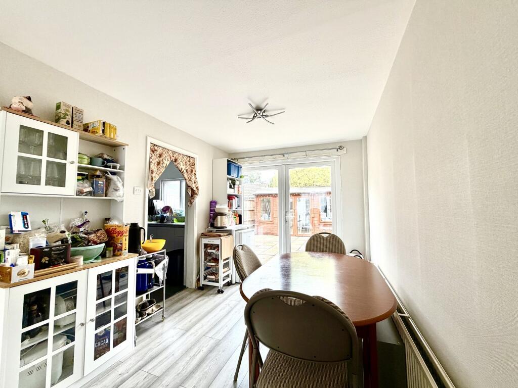 House in Kingston upon Thames - More