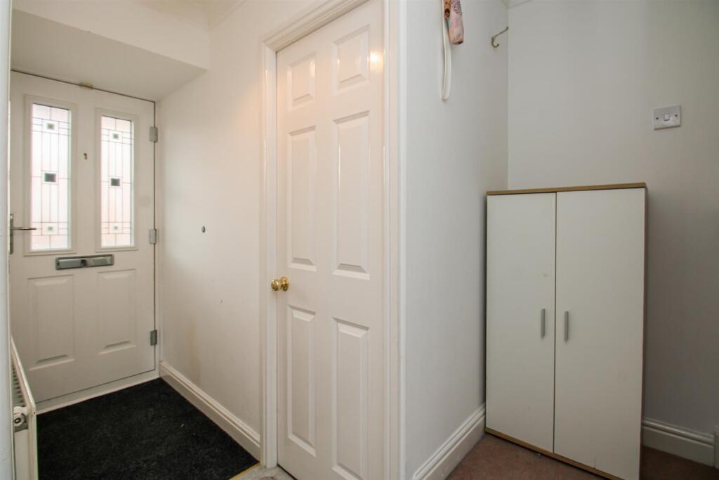 Croft Drive, Mapplewell, Barnsley photo 4