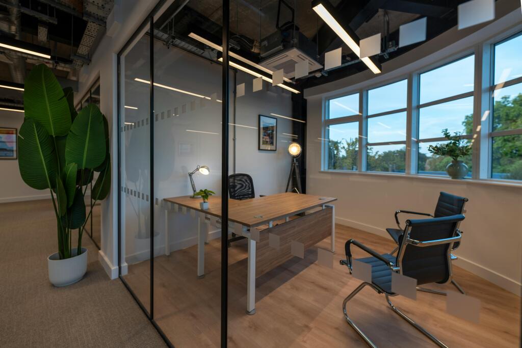 EALING_6994_I-BLOCK-OFFICE-END-04.jpg