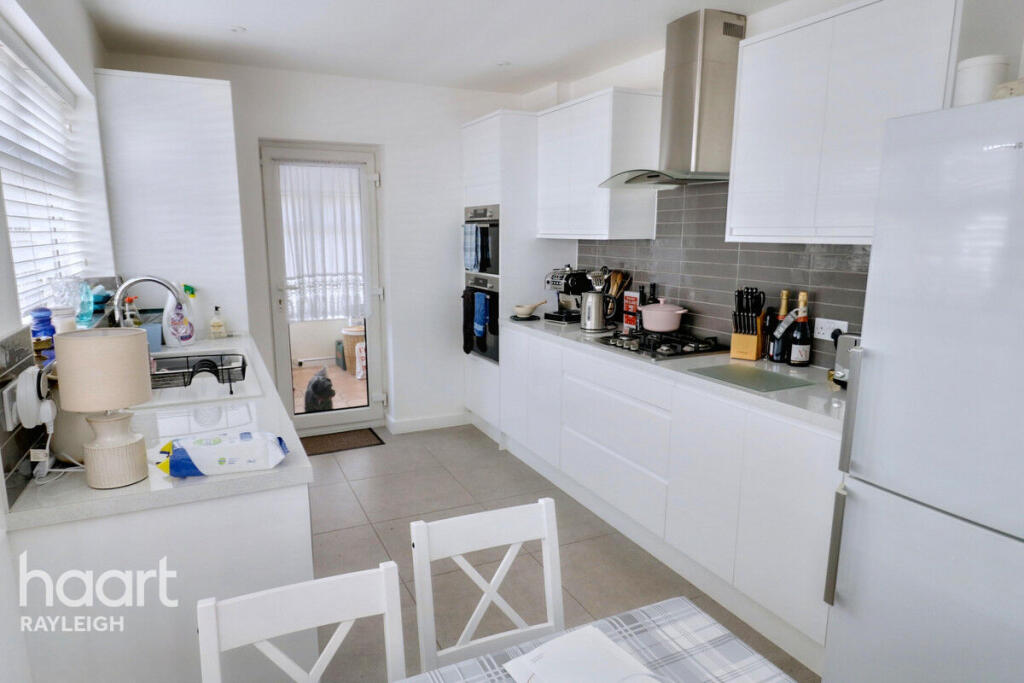 House in Southend-on-Sea, Leigh on Sea - View 3