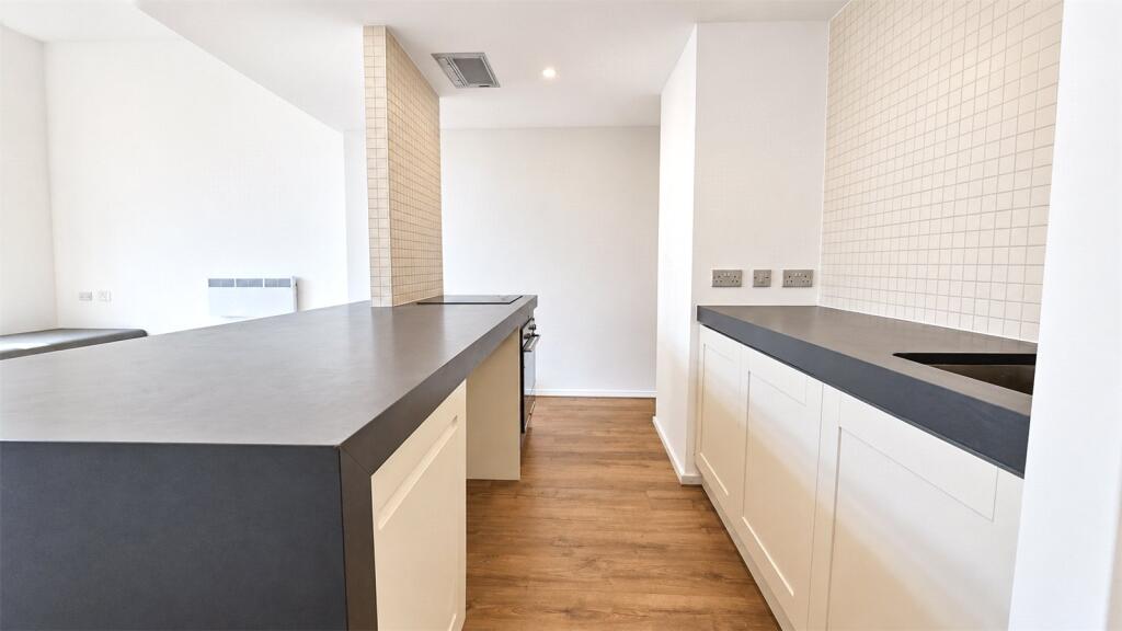 Apartment in Liverpool - More