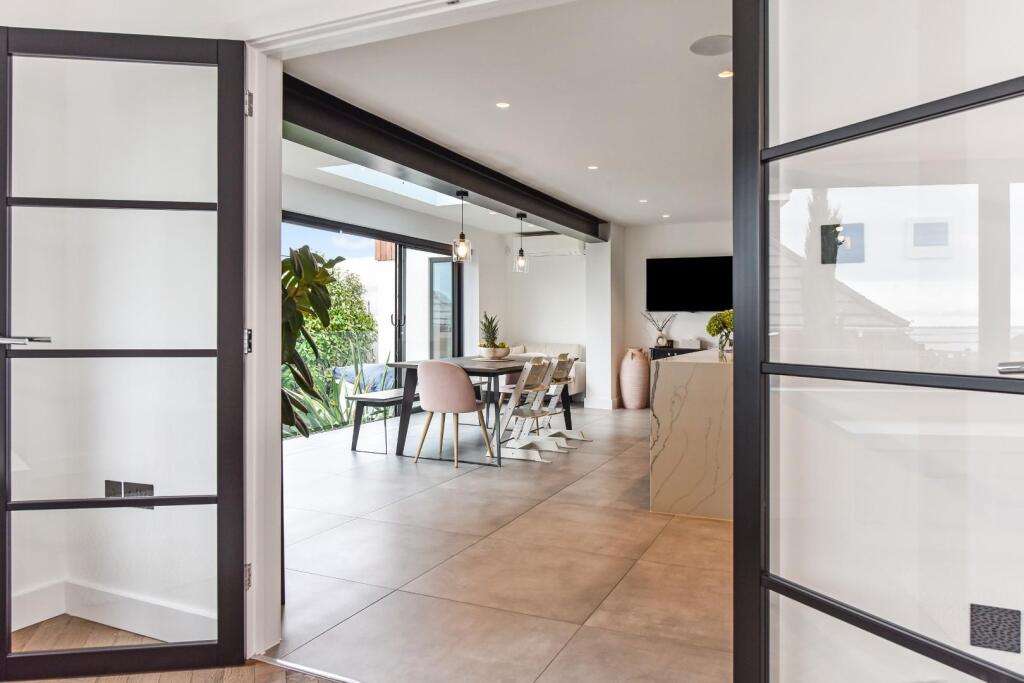 House in Portsmouth - View 3