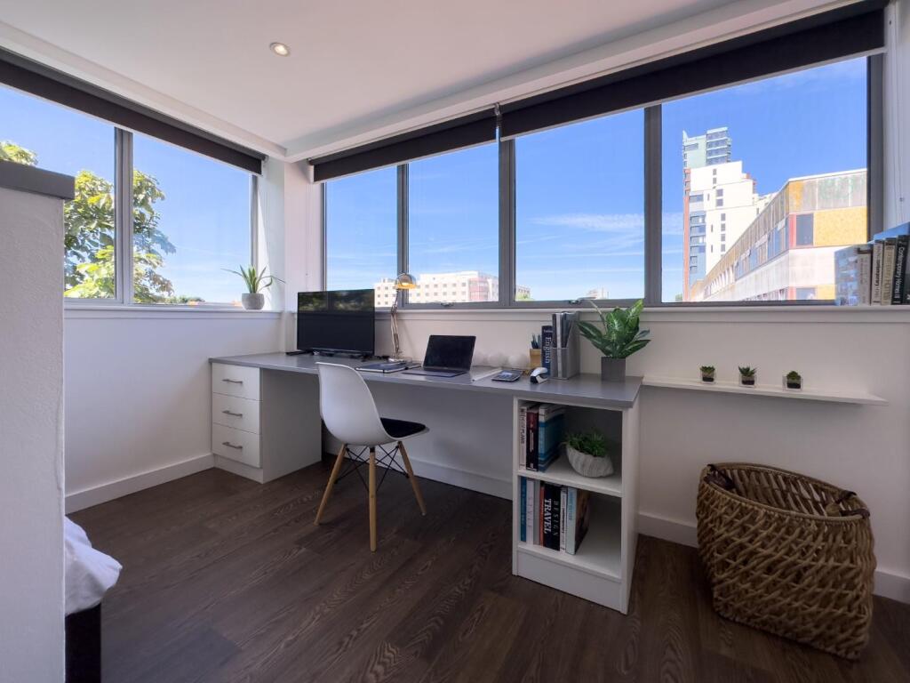 Apartment in Plymouth - View 2