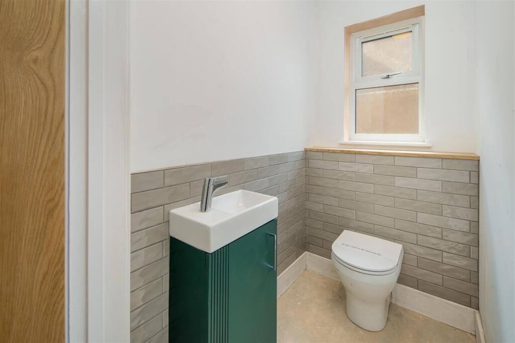 House in Cowes, Medham - View 5