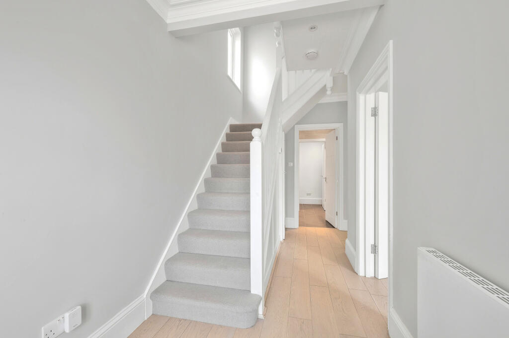 House in London, Lower Morden - View 5