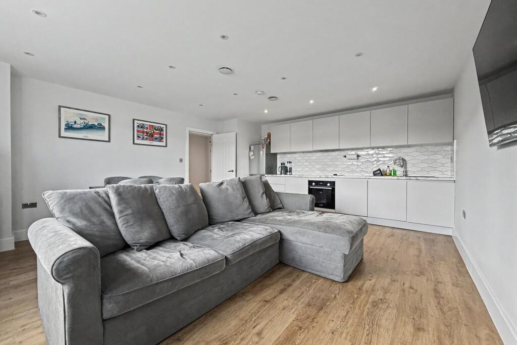 Apartment in Salisbury, Wyndham Park - View 2