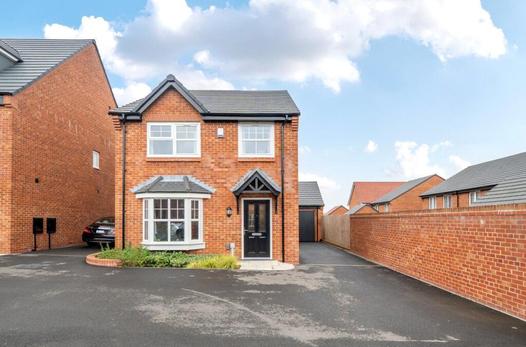 4-bed detached on Watt Drive, East Hollinsfield, Middleton, Manchester, M24, £390,000