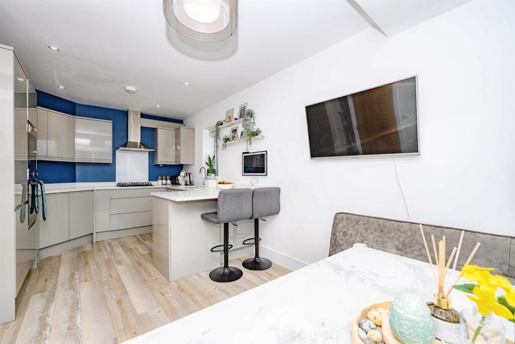 House in Hemel Hempstead - More