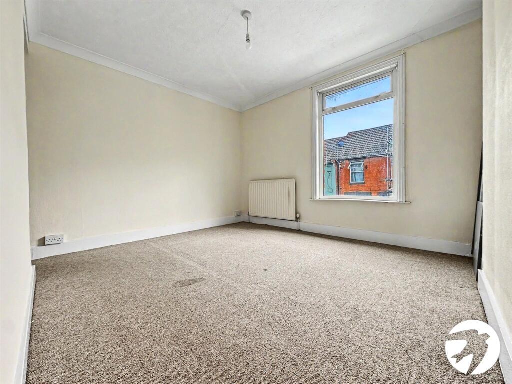 House in Chatham, Medway - More
