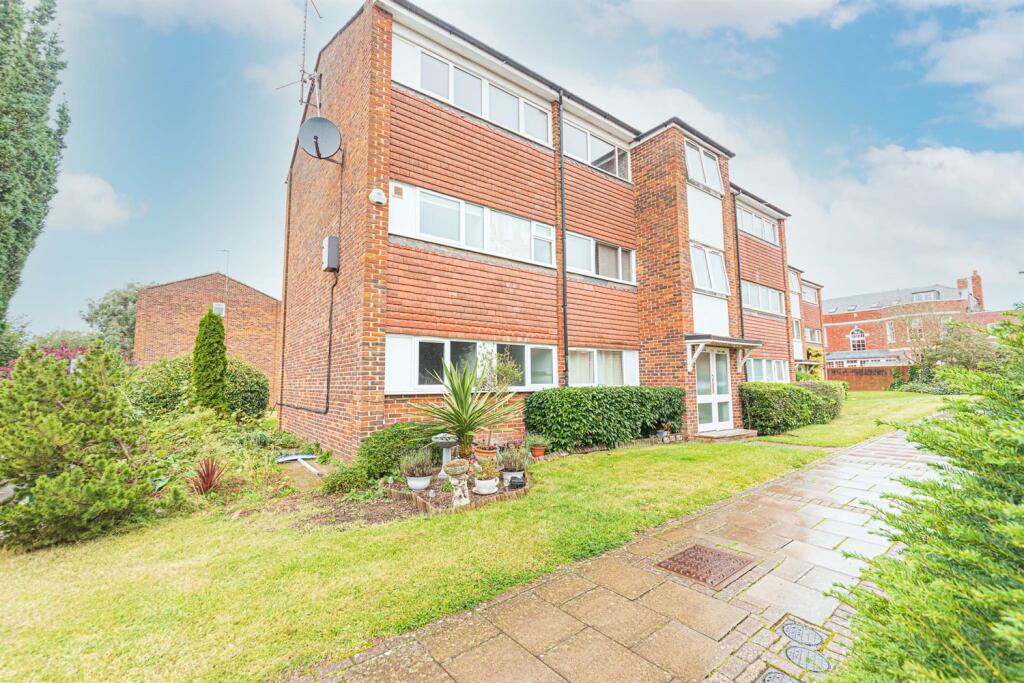 Main image of property: Elms Road, Wokingham, RG40