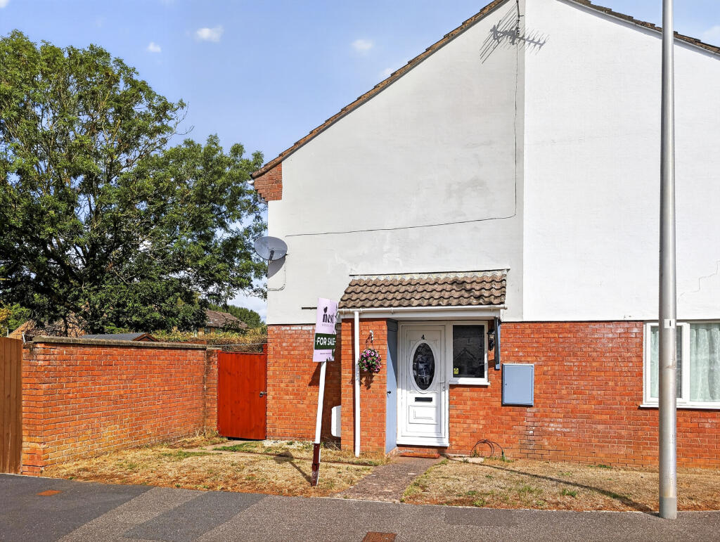 1-bed terraced on River Drive, Cullompton, Devon, EX15 1NL, £170,000
