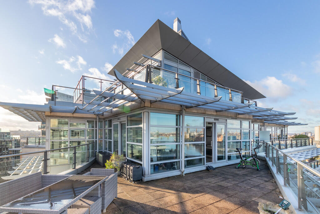 Main image of property: Commodore House, Battersea Reach