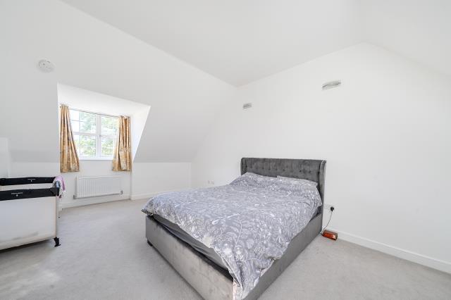 House in Spencers Wood, Ryeish Green, Shinfield - View 3