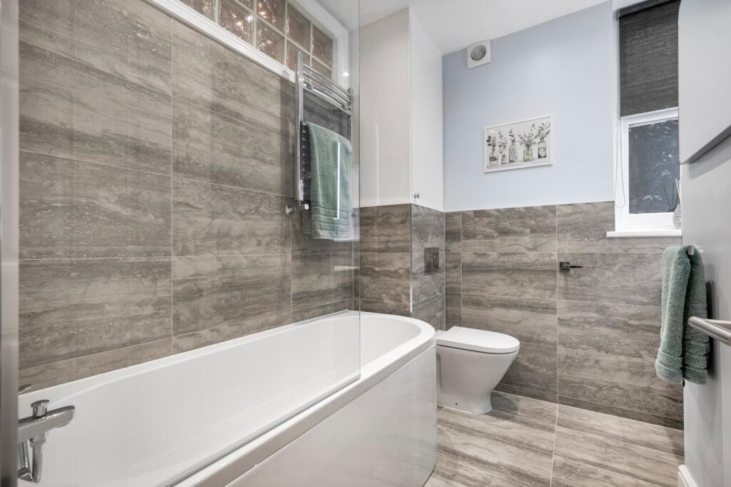 Apartment in London, East Sheen - More