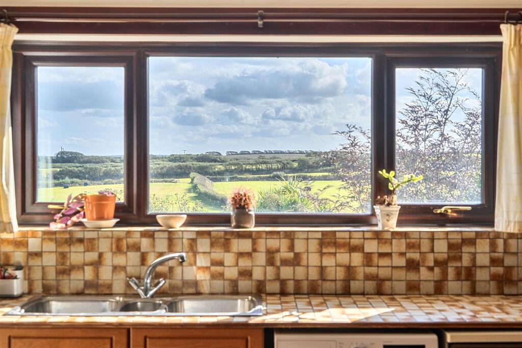 House in Bude, Upton, Bude–Stratton - More