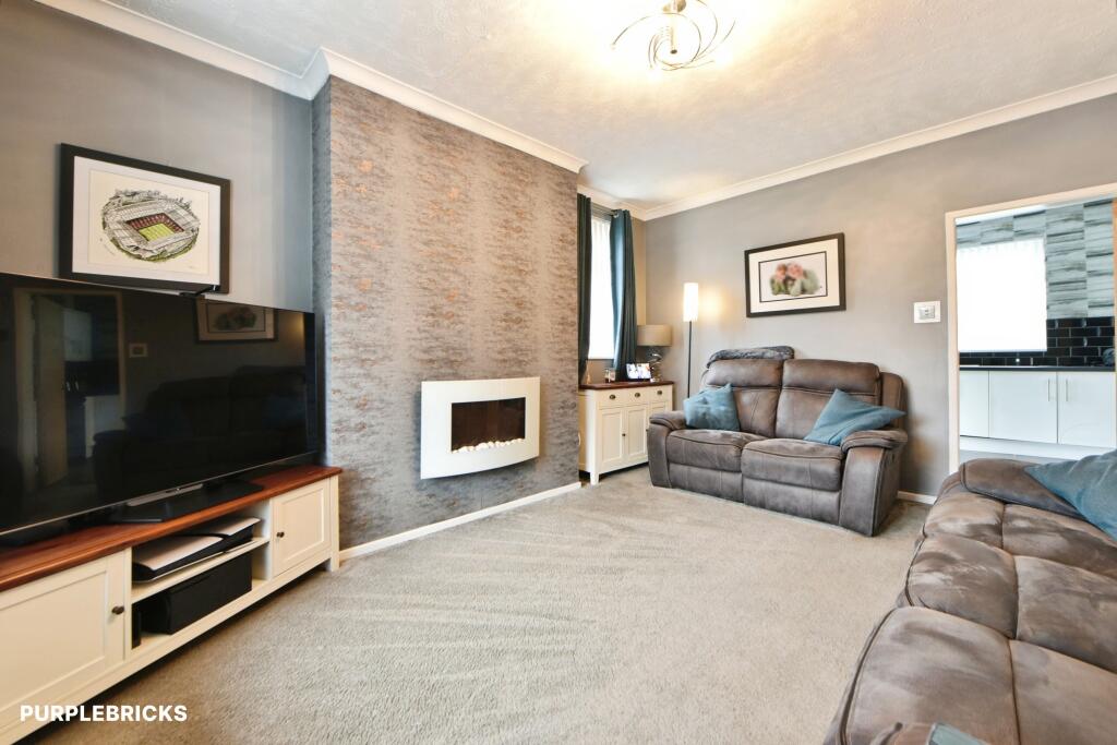 House in Oldham, Greater Manchester - View 5