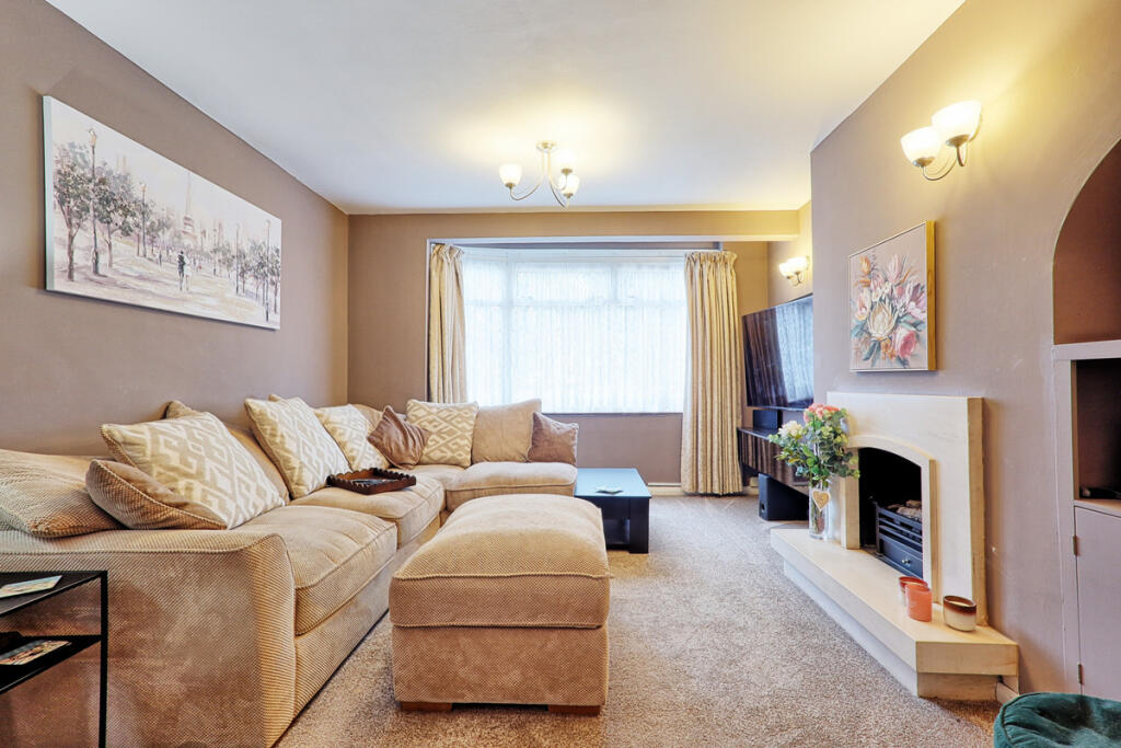 House in Romford - More