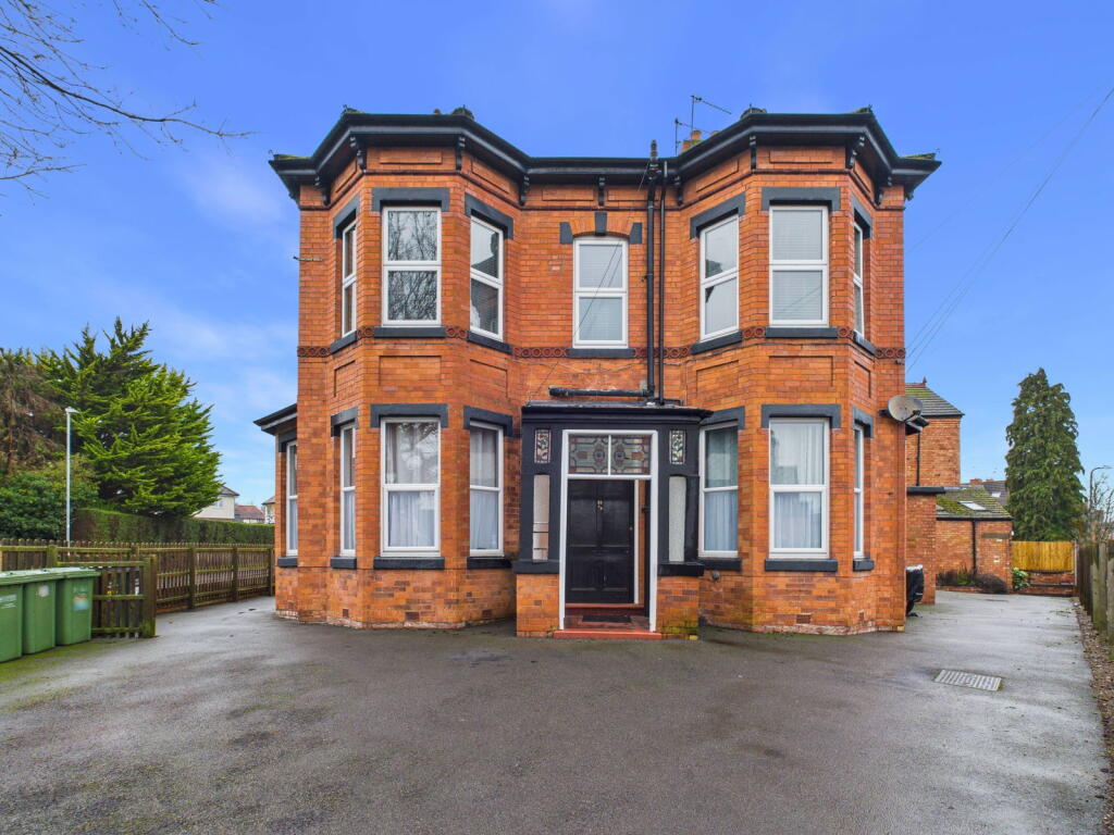 2-bed flat on Tagwell Road, Droitwich, WR9, £260,000