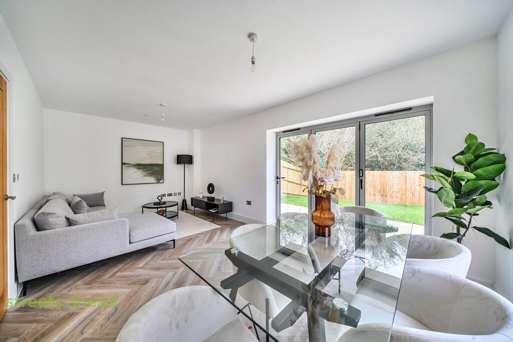 House in Croydon - View 5