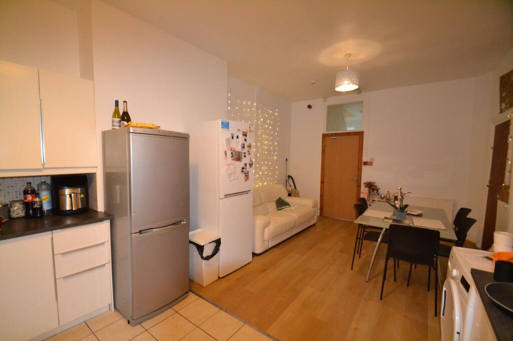 1 bedroom house share for rent