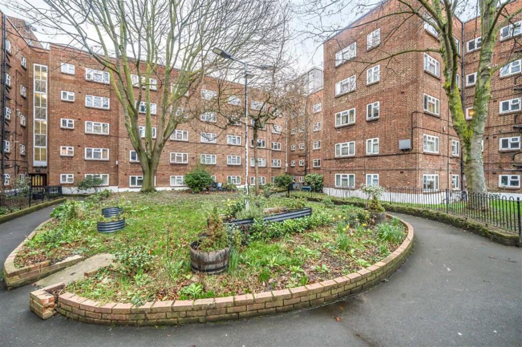 Apartment in London - More