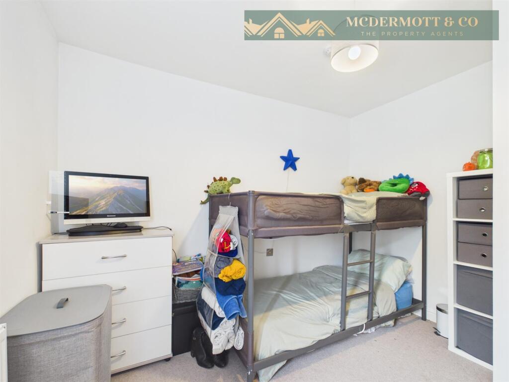 Apartment in Oldham, Saddleworth - More