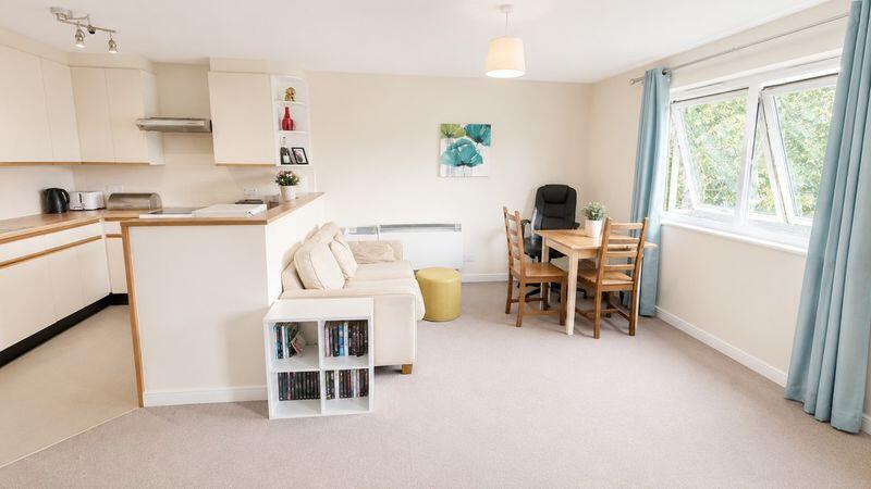 Apartment in Cambridge, Lynfield Court, Chesterton - View 2
