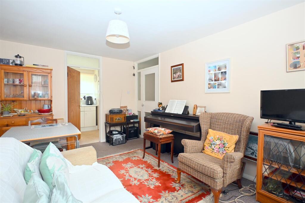 House in Eastbourne, East Sussex - View 4