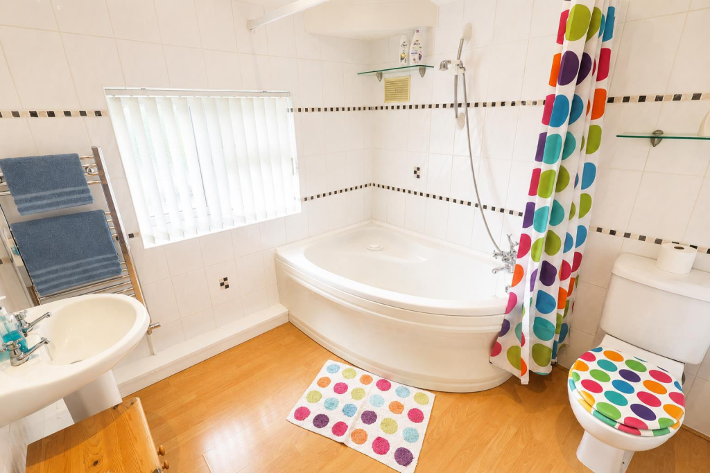 House in Gwersyllt, Wrexham - More