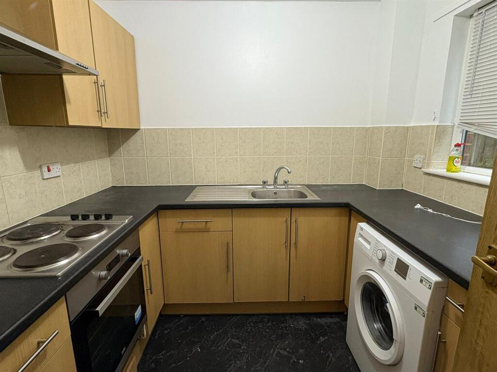 Additional image 4 of Tudor Close, Hatfield