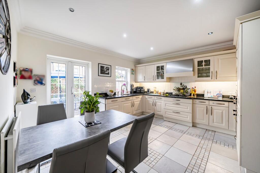 House in Bromley - View 4