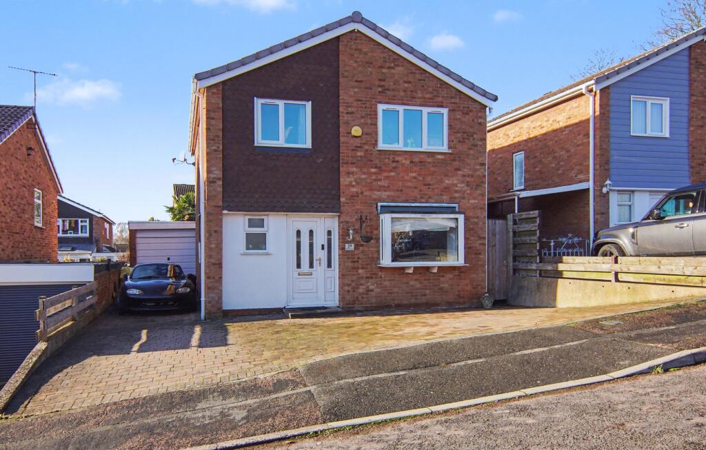 4-bed detached on Knoll Drive, Warwick, CV34, £425,000
