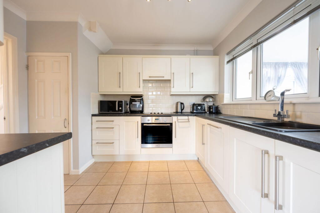 Franklyn Avenue, Sholing, Southampton, SO19 photo 4