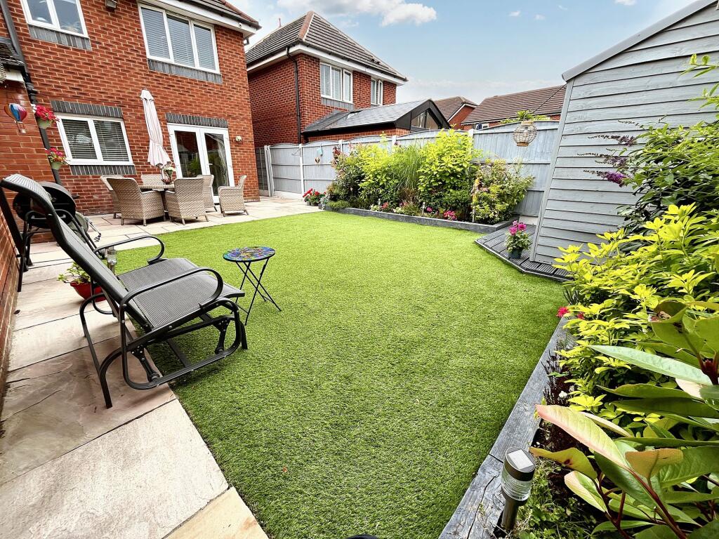 Redmere Drive, Bury, BL9 photo 3
