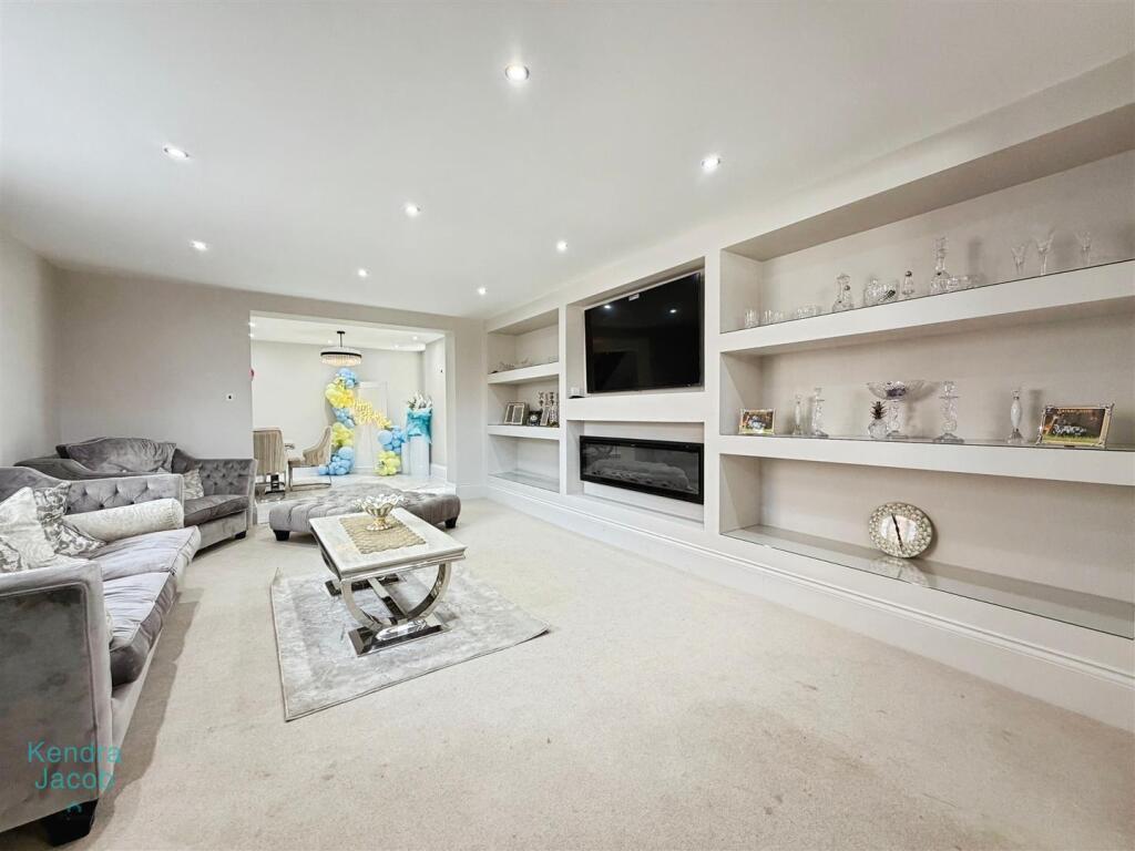 Doncaster Road, Langold, Worksop photo 4