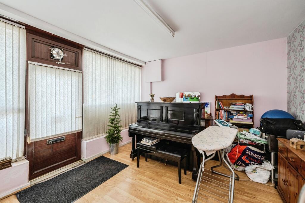 House in Pontarddulais - View 5
