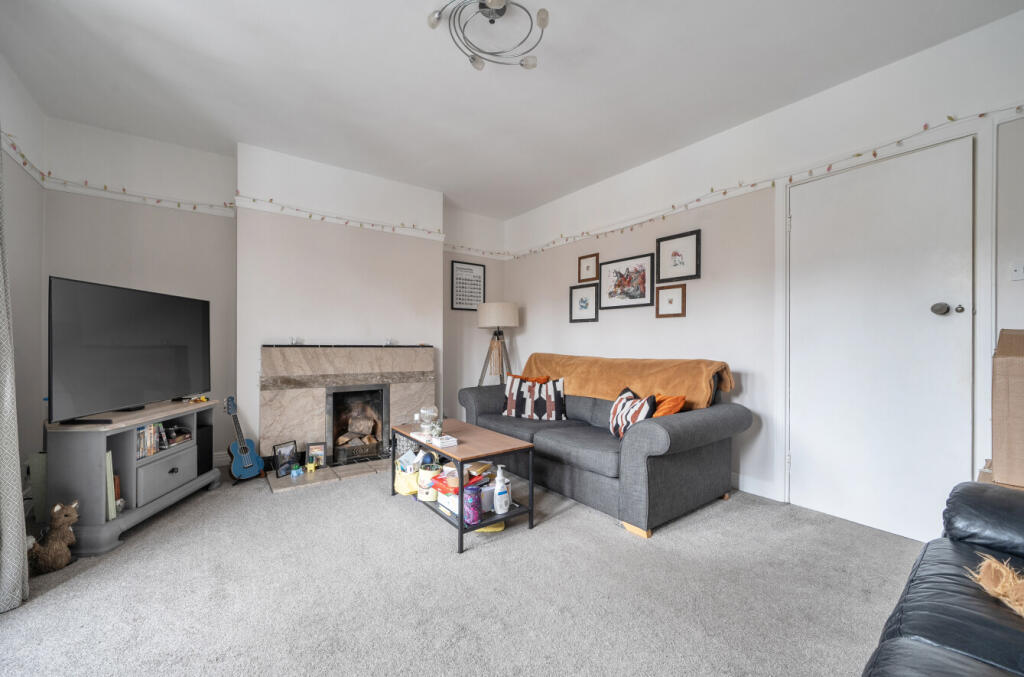 Courtlands, Maidenhead, Berkshire photo 3