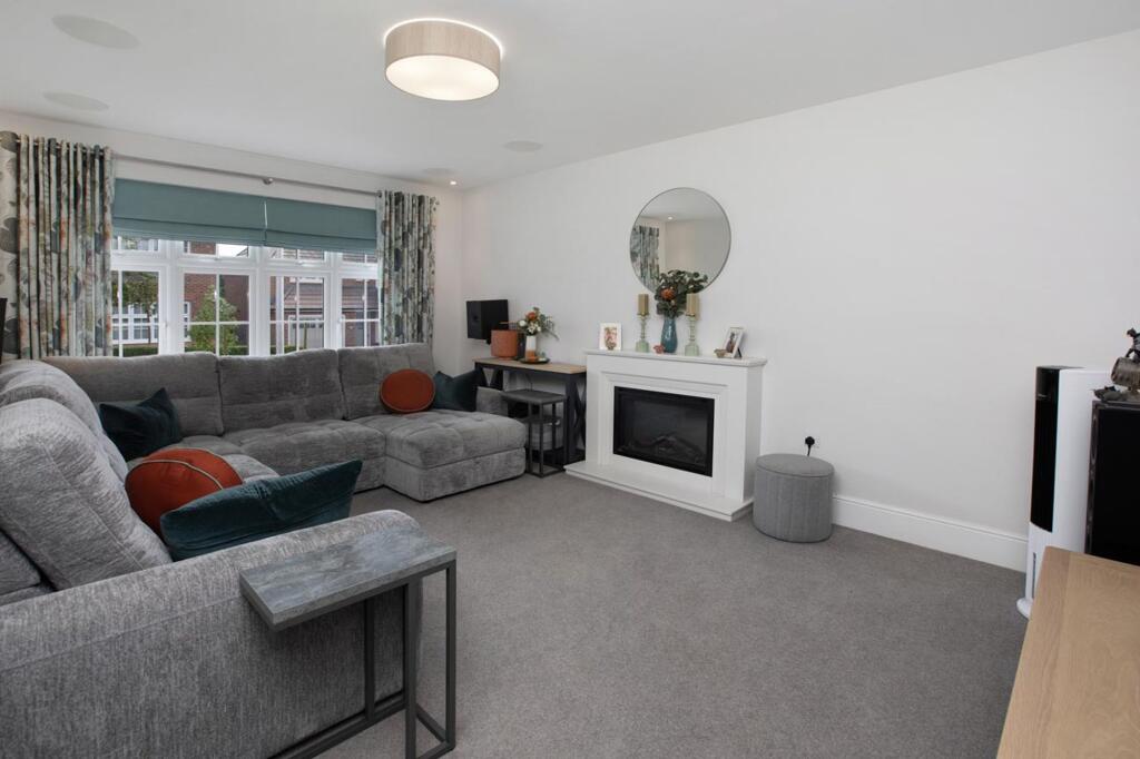 4 bed detached - Curlew Way, Dawlish, EX7 image 5