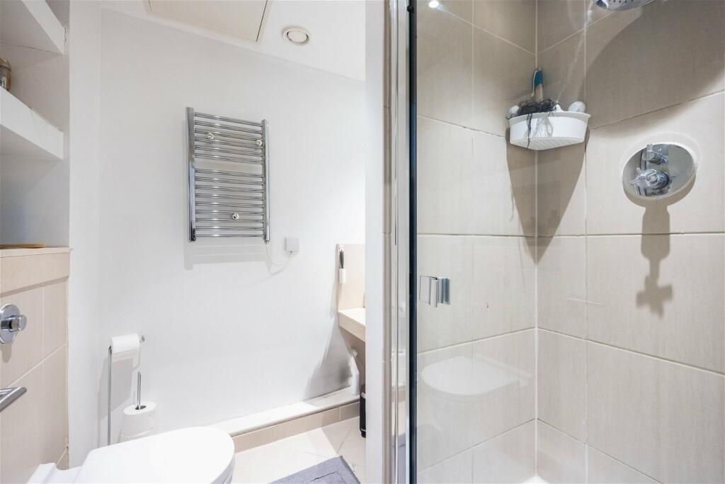 Apartment in London - View 5